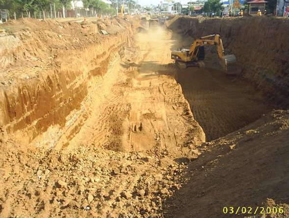 Excavación del paso a desnivel Roberto Terán