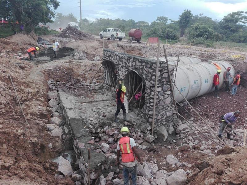 Construcción de alcantarillas en la carretera Siuna–Rosita
