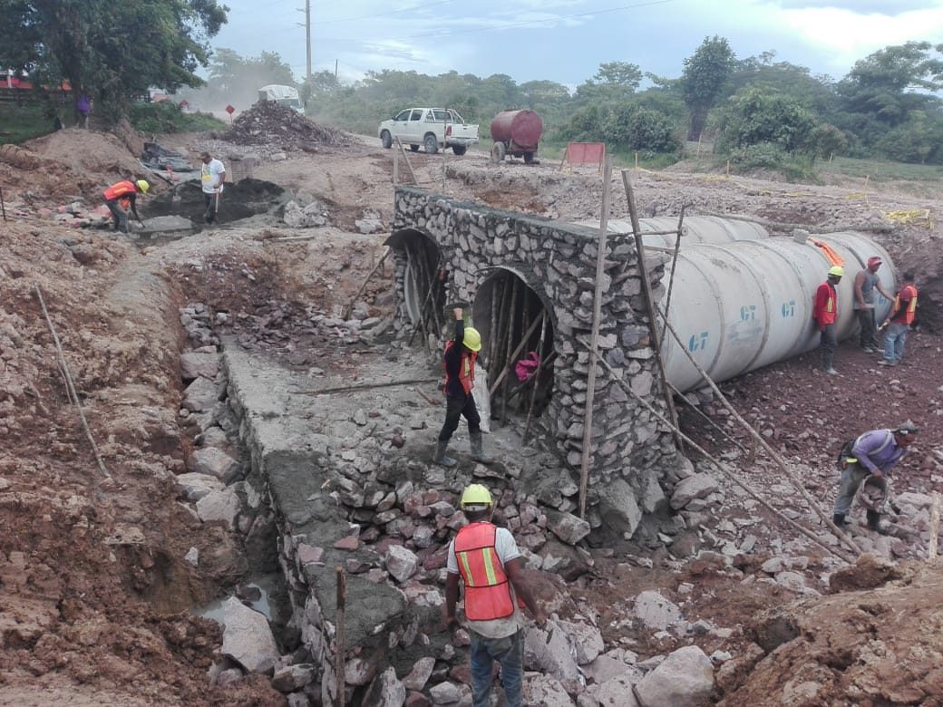 Construcción de alcantarillas en la carretera Siuna–Rosita